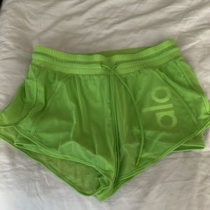 Alo yoga ambience short